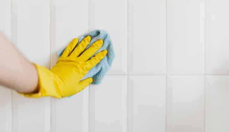 cleaning-bathroom